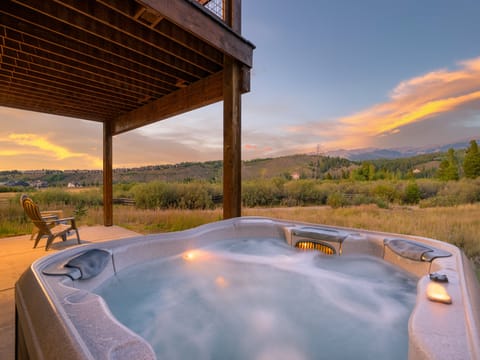 Private Hot Tub with stunning Mountain Views