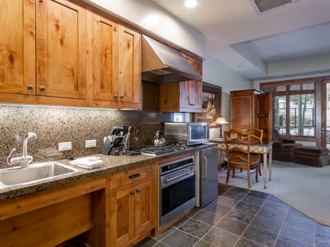 Shooting Star Lodge at Deer Valley Resort - Studio #102 Hotel in Park City