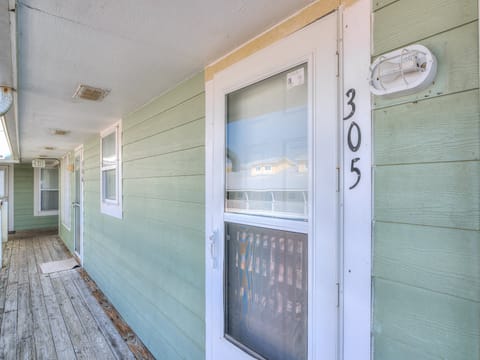Welcome to Unit 305 at Lagoon Landing. This 1 bedroom 1 bathroom unit is capable of sleeping 4. The complex offers a first come first serve boat dock.