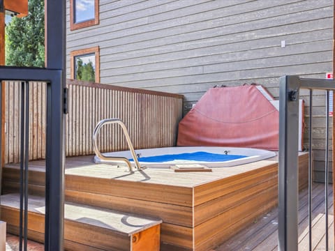 Hot Tub, Atrium 003, Breckenridge Vacation Rental