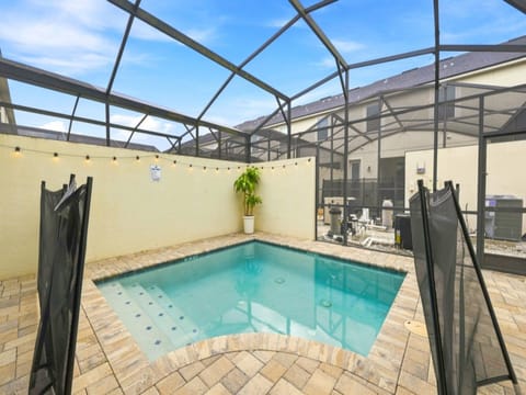 01_Private-Screened-Pool