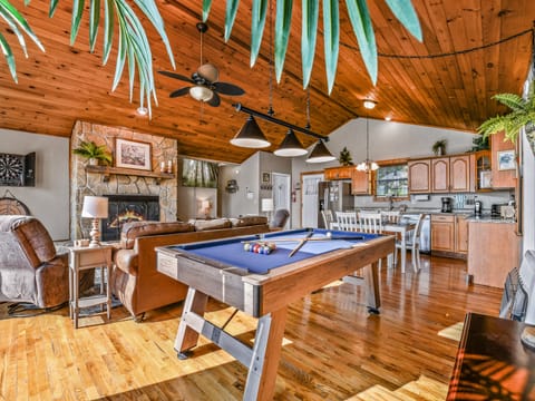 Roundtop Mountain Ridge Cabin in Sevier County