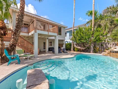 Private fenced in pool for guests to enjoy the beautiful South Padre sun!