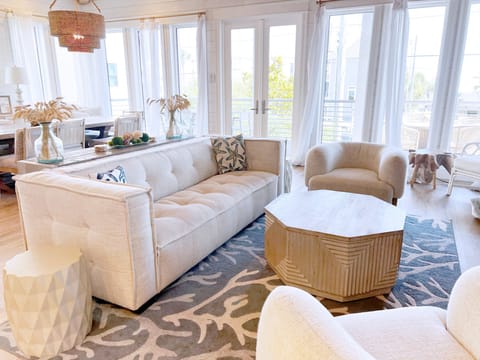 Summerwind | 2nd Floor living room