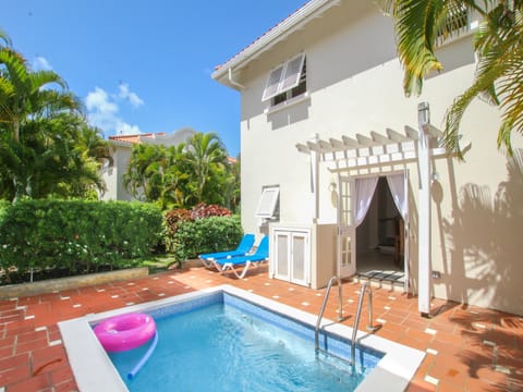 Welcome to paradise! Turtle View #2 is a great getaway tucked into a tropical paradise