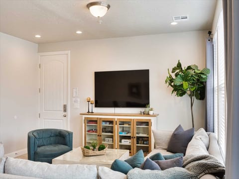 ba9b4b77-cf06-45d8-a290-5e013a4b6302