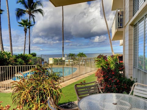 28 KAMAOLE NALU, 104