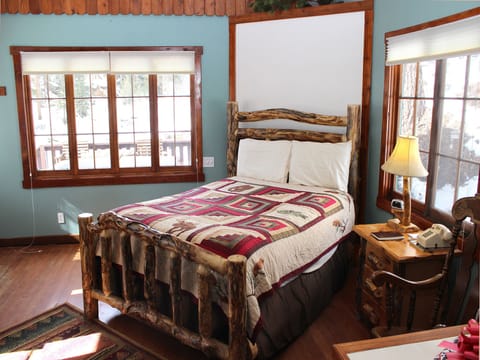 Aspen Log Queen Size Bed