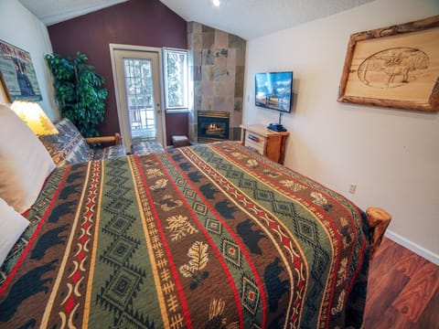Queen Bed and Gas Fireplace