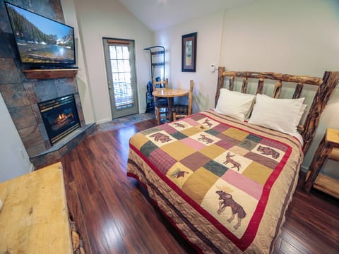 Queen Bed and Gas Fireplace