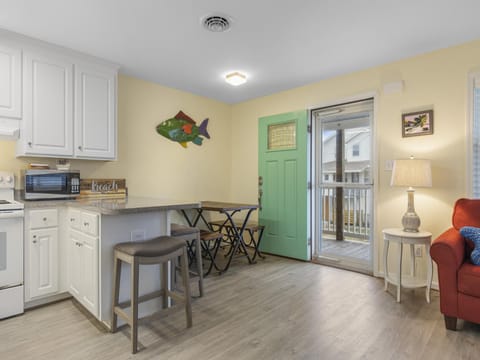 Entry/Kitchen