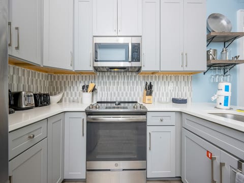 West Side Cottage U-12