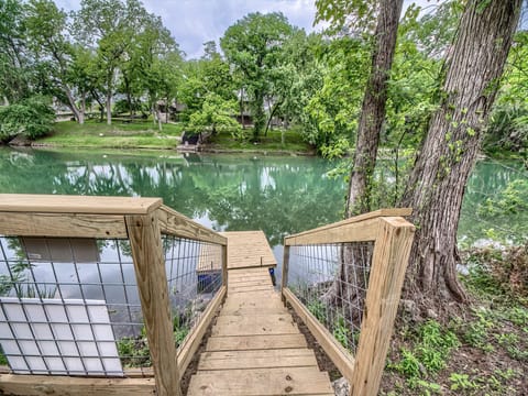 New Steps and floating dock added May of 2024!