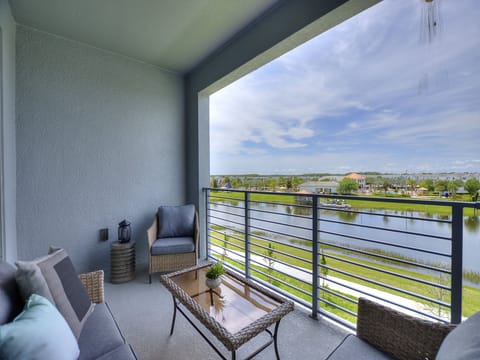 Balcony with stunning lakeview