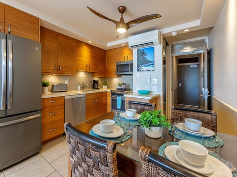 Fully equipped kitchen to cook with Aloha!