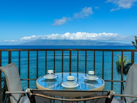 Oceanfront lanai made for slow mornings and soft sea breezes