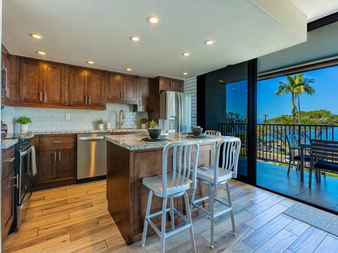 Spacious island to create Maui meals while enjoying the view!