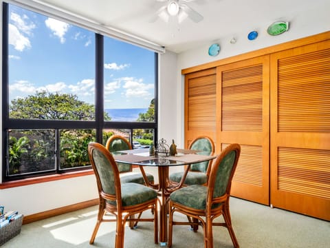 Dining for 4~ Hawaii style