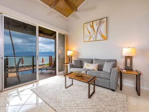 Beautiful~ spacious living area opens to the lanai