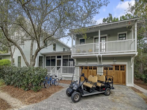 Parking, Carriage House and Golf Cart for 1302 Western Lake Drive