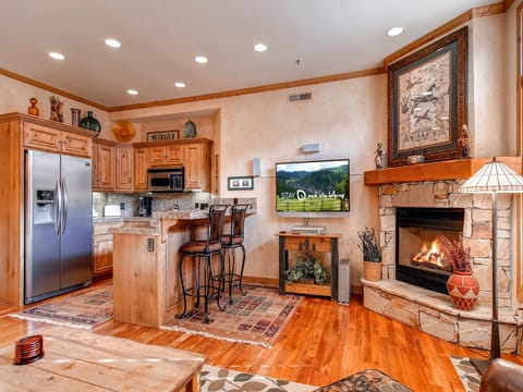 Elegant open floor plan - Park City Lodging-Lift Lodge 203