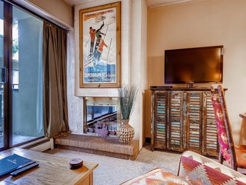 Cozy gas fireplace large screen TV - Park City Lodging-204A Edelweiss