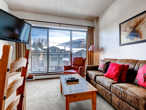 Comfortable living room sleeper sofa large screen TV private balcony - Park City Lodging-113A Edelweiss