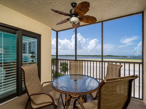 Private Lanai with Dining Table Overlooking Sand and Surf!