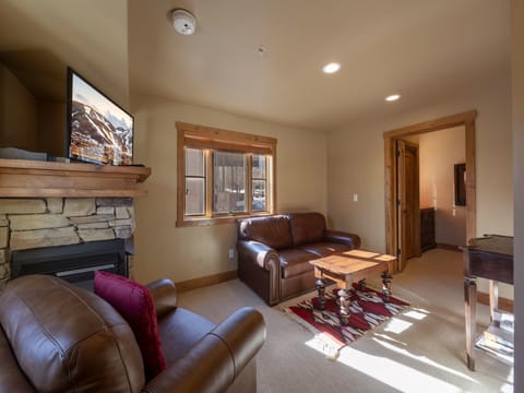 Park City Lodging-Jupiter Inn 10 living room with sofa sleeper