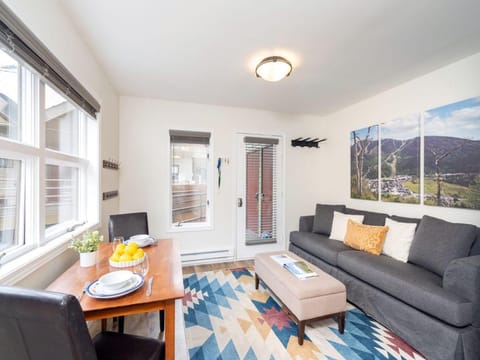 Viking Lodge 310 offers a top floor corner unit location and provides a more spacious layout than many units in this popular building.