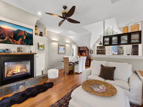 Spacious living area on the second level features a gas fireplace, sitting area, flat screen TV, dining table for 6 and a full kitchen.