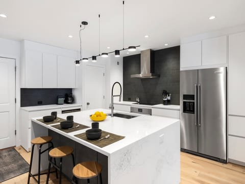 Spacious new kitchen, light and bright.