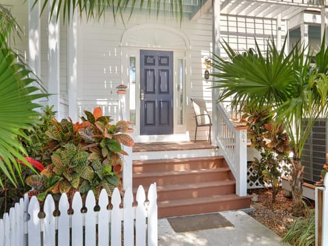 Beautiful gated community with lots of Florida Keys charm