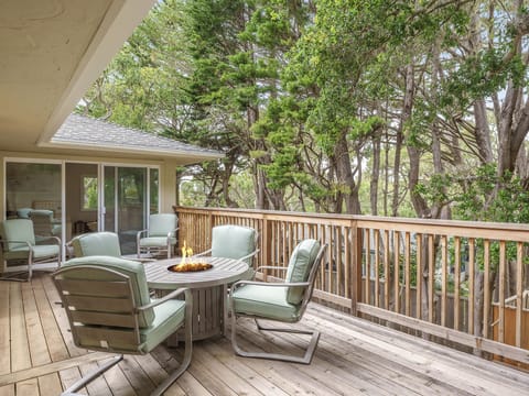 Large Outdoor Deck with Fire-Pit Table and Gas Grill