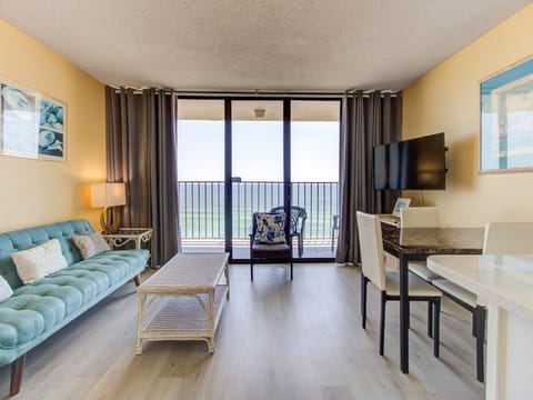 Atlantic Towers 709-print-025-033-Main Living Area-4200x2759-300dpi