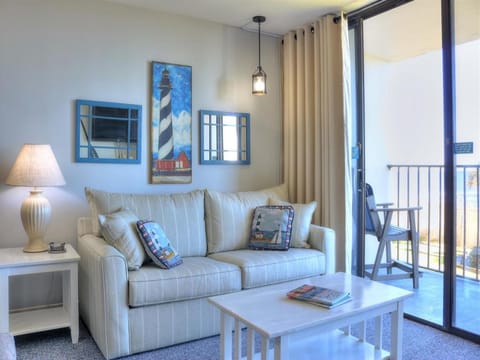 Atlantic Towers 211-large-002-004-Living Room-1500x1000-72dpi