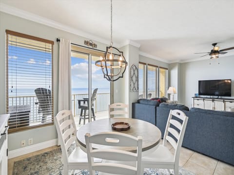 4 person dining table