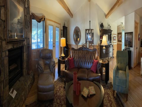 Mountain Harbor's two bedroom cabin on the lake Cottage in Lake Ouachita