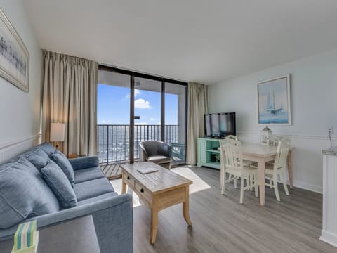 Atlantic Towers 609-print-001-064-Main Living Area-4200x2800-300dpi
