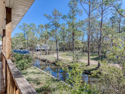 This channel runs right up to the house and offers a clear boating path to Oyster Bay. and Bon Secour River. Perfect water for kayaking, jet skis, or even a large flat bottom boat. Water depth depends on tide and is usually 2-4 feet throughout the channel
