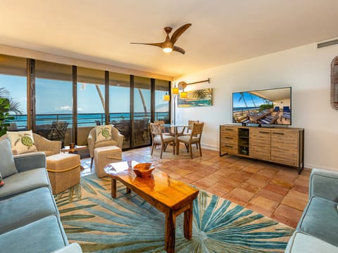 Roomy & light LR with a TV~ dining nook~ and lots of seating