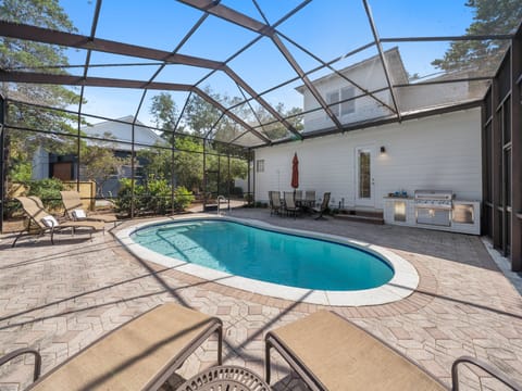 Screen-In Pool Deck/Patio | Outdoor Dining Grill & Loungers
