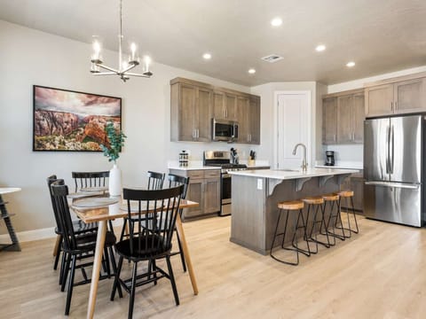 Dining/Kitchen