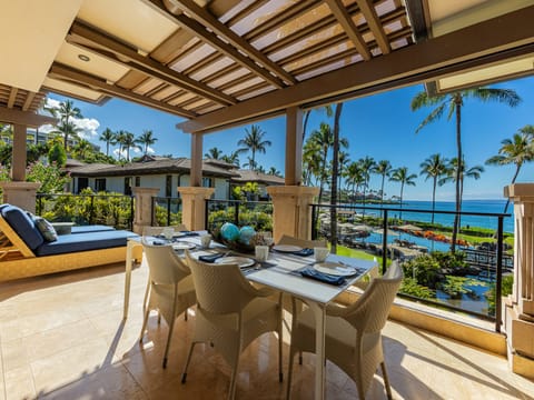 Dining for 6 on the private lanai