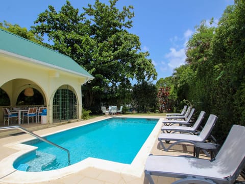 Large pool at Aqua Bliss