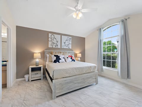 Ensuite king bedroom