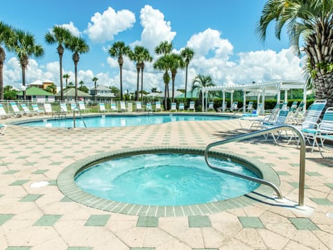 Hot Tub at Rear Pool  Maravilla