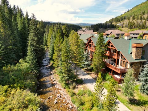The recreation path and creek run right behind the home.