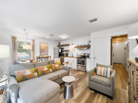 Little Beach Chickee | Living, Dinning & Kitchen Area