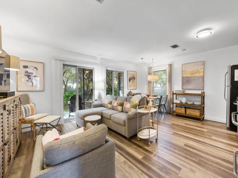 Little Beach Chickee | Living Area